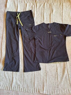 IguanaMed Scrub Set Women’s Small V-Neck Top & Pants Classic